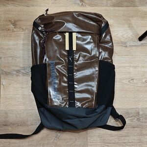 NWOT Patagonia Black Hole 23L Backpack